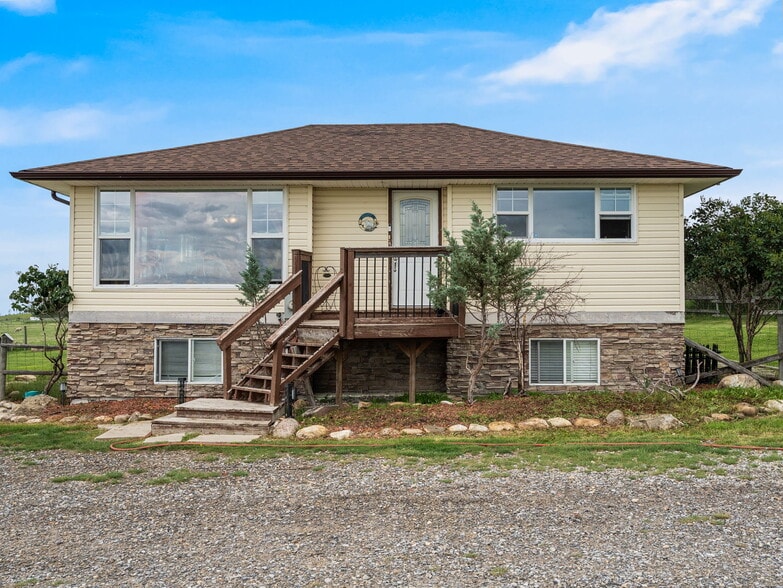 378052 16 W st, Aldersyde, AB for sale - Building Photo - Image 3 of 34