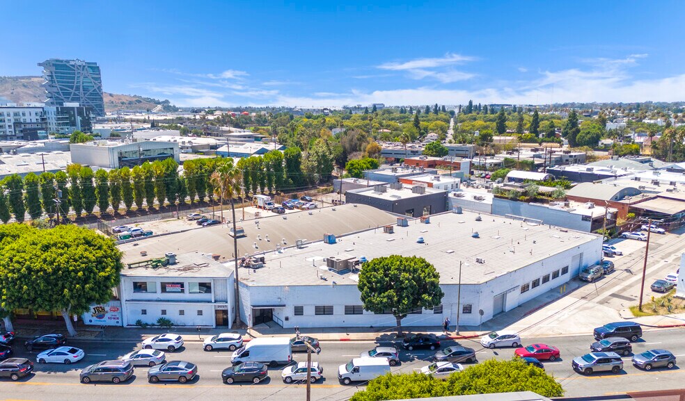 3049 La Cienega Blvd, Culver City, CA à louer - Photo du bâtiment - Image 3 de 60