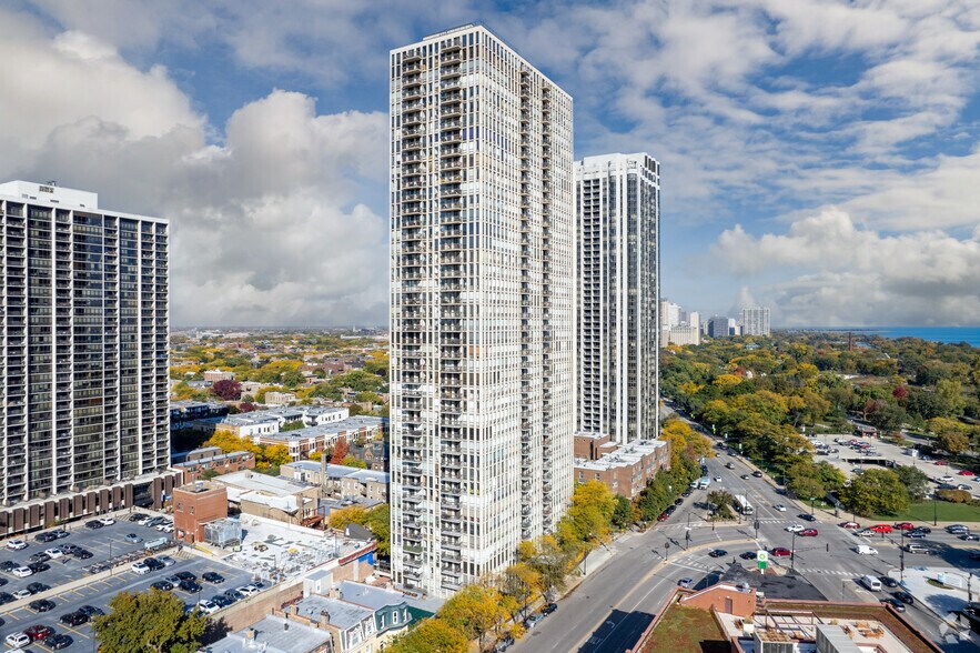 1660 N LaSalle Dr, Chicago, IL à louer - Photo du bâtiment - Image 2 de 4