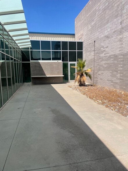 3245 S 36th St, Phoenix, AZ for lease - Building Photo - Image 2 of 6