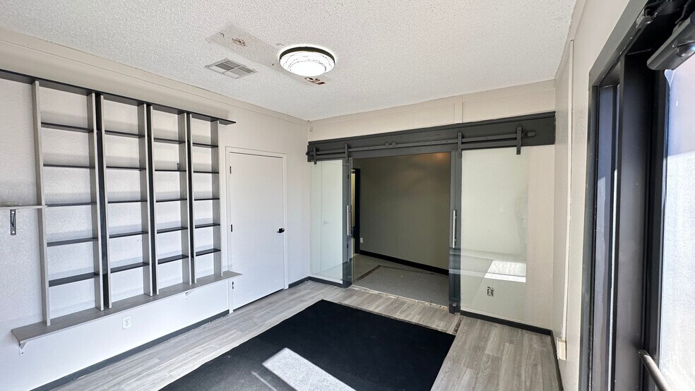 4119 W FM 2147, Cottonwood Shores, TX à louer - Photo intérieure - Image 2 de 41