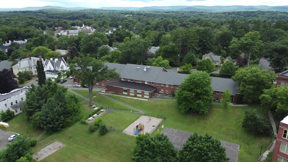 45 Round Hill Rd, Northampton, MA à vendre - Vidéo sur l’inscription commerciale - Image 2 de 39