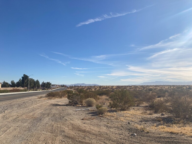 Cobalt Rd at Hook Blvd, Victorville, CA à vendre - Photo du bâtiment - Image 3 de 3