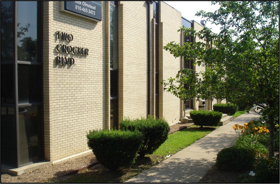 2 Crocker Blvd, Mount Clemens, MI à louer - Photo principale - Image 1 de 4