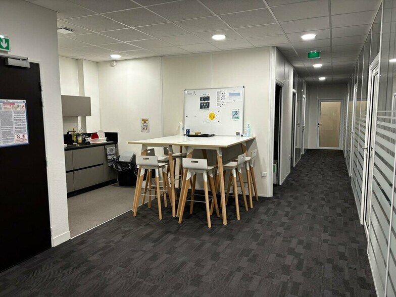 Office in Reims for lease - Interior Photo - Image 1 of 8