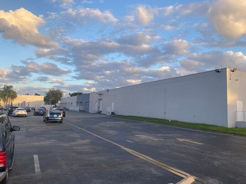 1441 SW 29th Ave, Pompano Beach, FL à vendre - Photo du bâtiment - Image 2 de 14