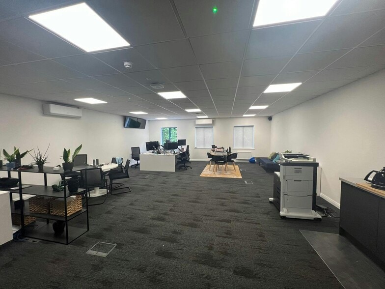 Tollgate, Eastleigh for lease - Interior Photo - Image 3 of 17