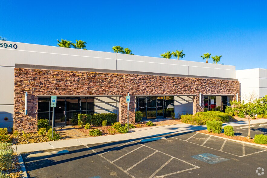 5940 S rainbow Blvd, Las Vegas, NV à vendre - Photo du bâtiment - Image 3 de 5