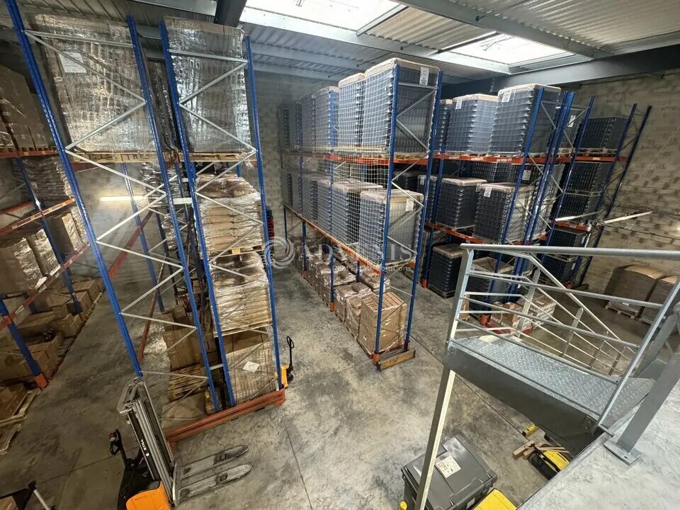 Flex in Gonesse for lease Building Photo- Image 1 of 10