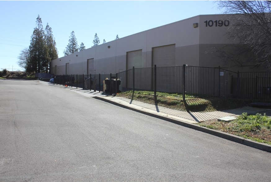 10190 Systems Pky, Sacramento, CA à louer - Photo du bâtiment - Image 2 de 4