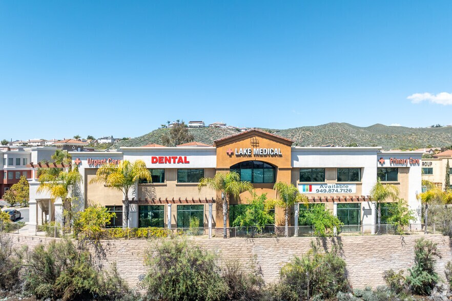 31581 Canyon Estates Dr, Lake Elsinore, CA à vendre - Photo du bâtiment - Image 2 de 7