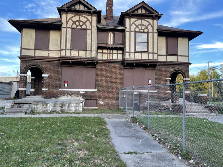 418 E Grand Blvd, Detroit, MI for sale - Building Photo - Image 1 of 3