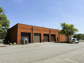 7905 Airpark Rd, Gaithersburg, MD for lease Interior Photo- Image 2 of 10