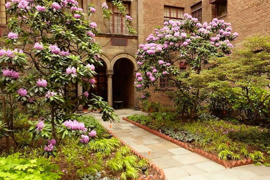 115 E 67th St, New York, NY à vendre - Photo du bâtiment - Image 2 de 6