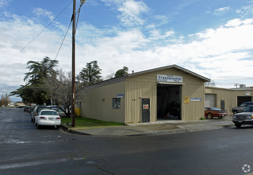 421-425 N E St, Madera, CA for sale - Primary Photo - Image 1 of 11