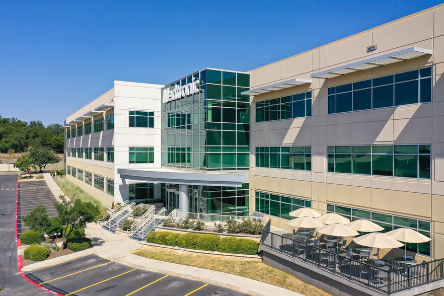 18302 Talavera Rdg, San Antonio, TX à louer - Photo du bâtiment - Image 2 de 7