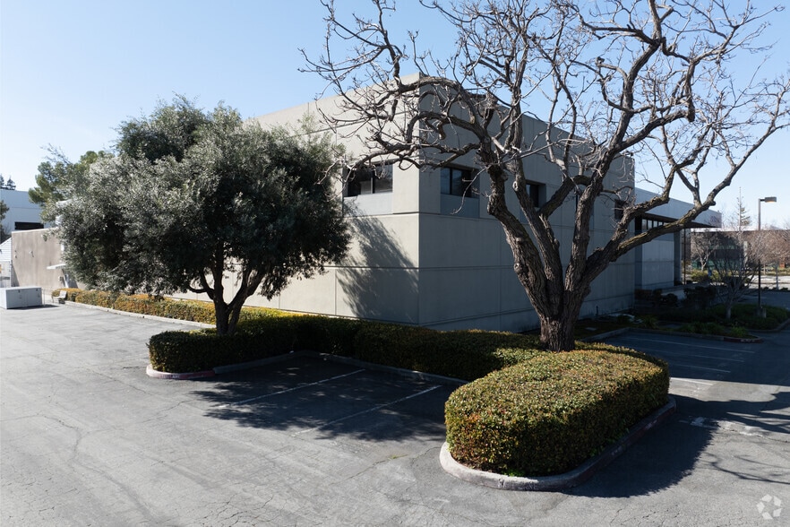 3100 Central Expy, Santa Clara, CA à louer - Photo du bâtiment - Image 3 de 9