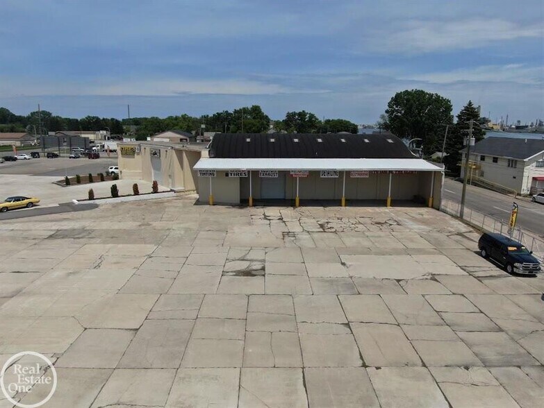 3519 Military St, Port Huron, MI à vendre - Photo du bâtiment - Image 3 de 41