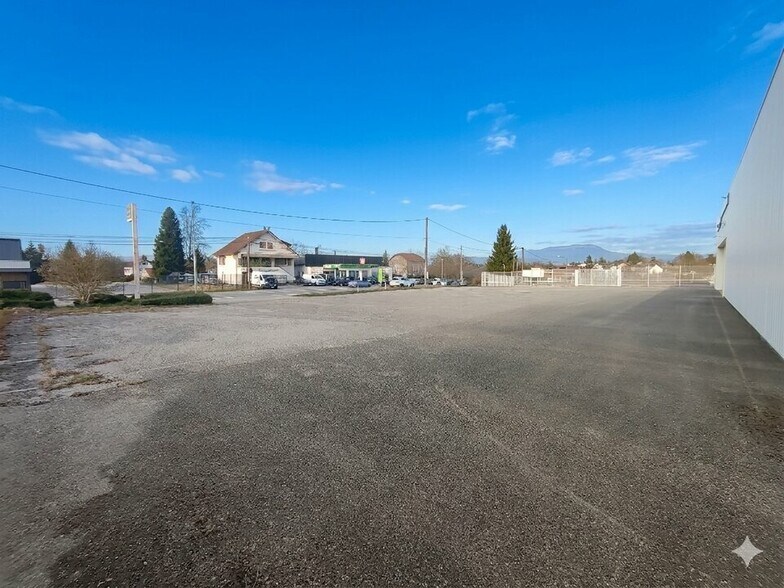 Retail in Les Abrets en Dauphiné for sale - Building Photo - Image 2 of 9