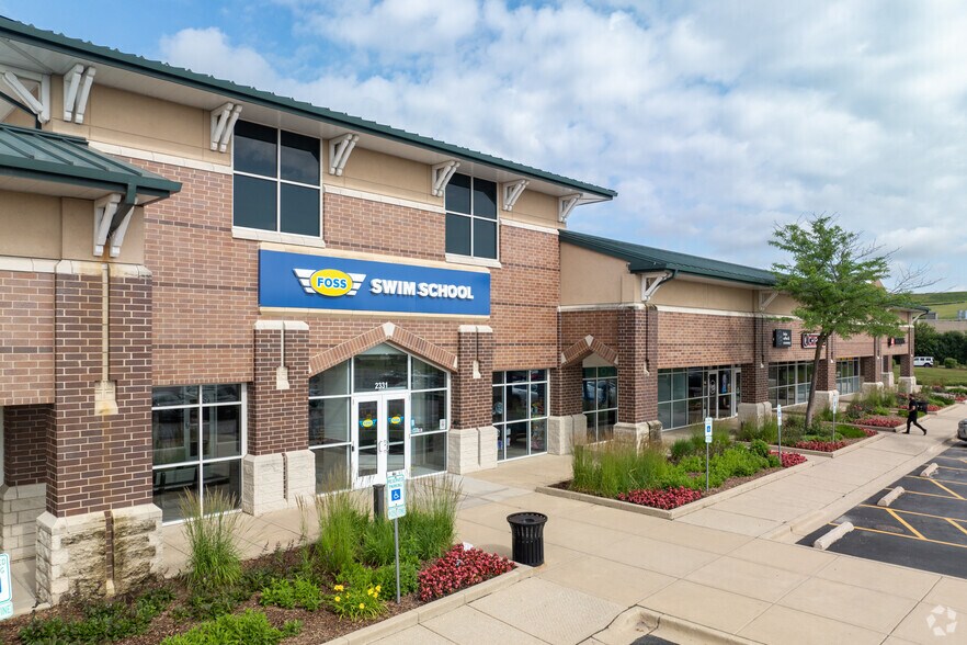 2301-2351 Willow Rd, Glenview, IL for sale - Primary Photo - Image 1 of 12