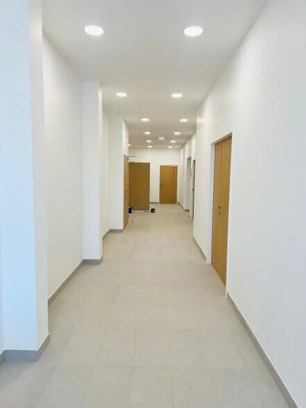 Bureau dans Plaisir à louer - Photo du bâtiment - Image 3 de 16