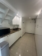 3030 SW 28th Ln, Miami, FL à louer Autre- Image 2 de 6