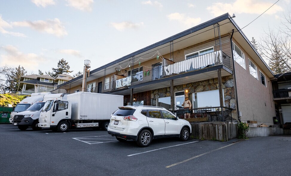 3950 Carey Rd, Victoria, BC à vendre - Photo du bâtiment - Image 3 de 6