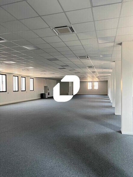 Office in Argenteuil for lease - Building Photo - Image 2 of 14