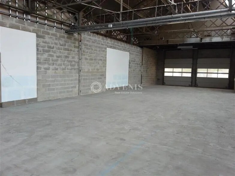 Flex in Saint-Denis for lease - Interior Photo - Image 2 of 8