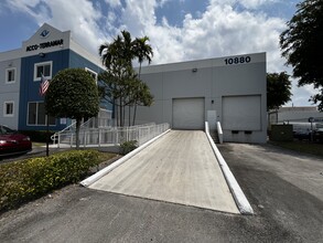 10880 NW 27th St, Miami, FL for lease Building Photo- Image 1 of 10