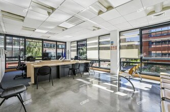 3-15 Rue Henri Rol Tanguy, Montreuil for lease Interior Photo- Image 2 of 2