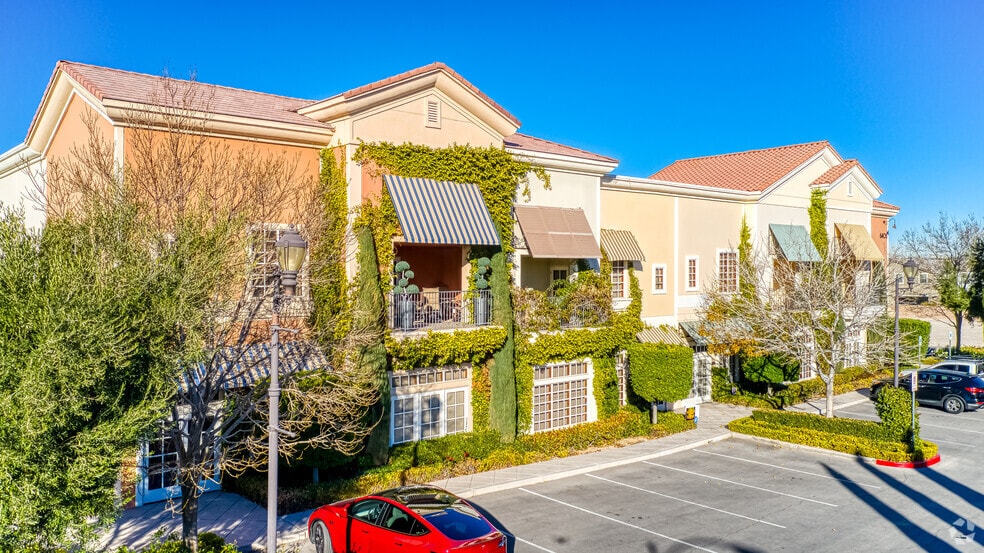 6405 S Tenaya Way, Las Vegas, NV à vendre - Photo du bâtiment - Image 2 de 7