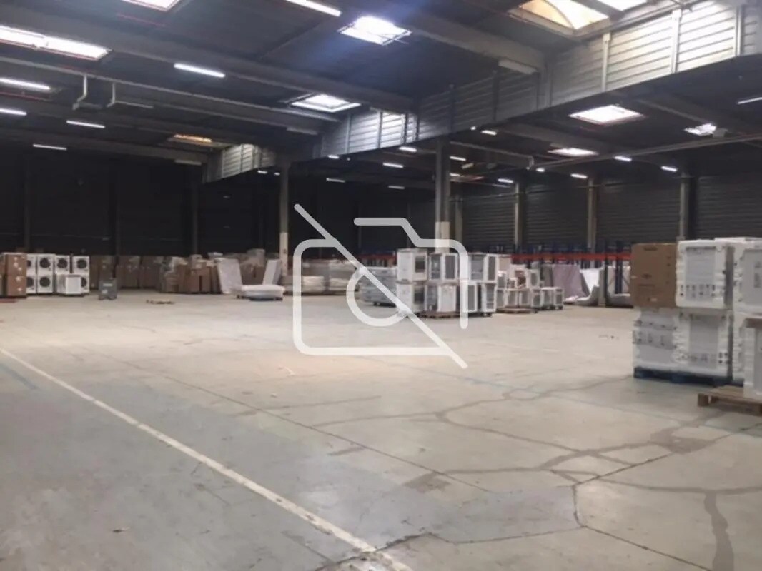 Industrial in Wissous for lease Building Photo- Image 1 of 4