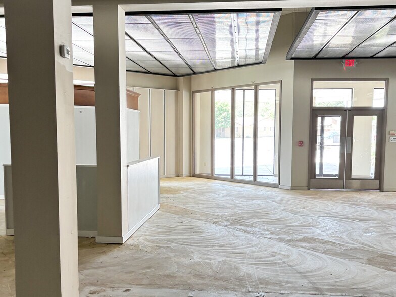 7705 Quaker Ave, Lubbock, TX à louer - Photo intérieure - Image 3 de 73