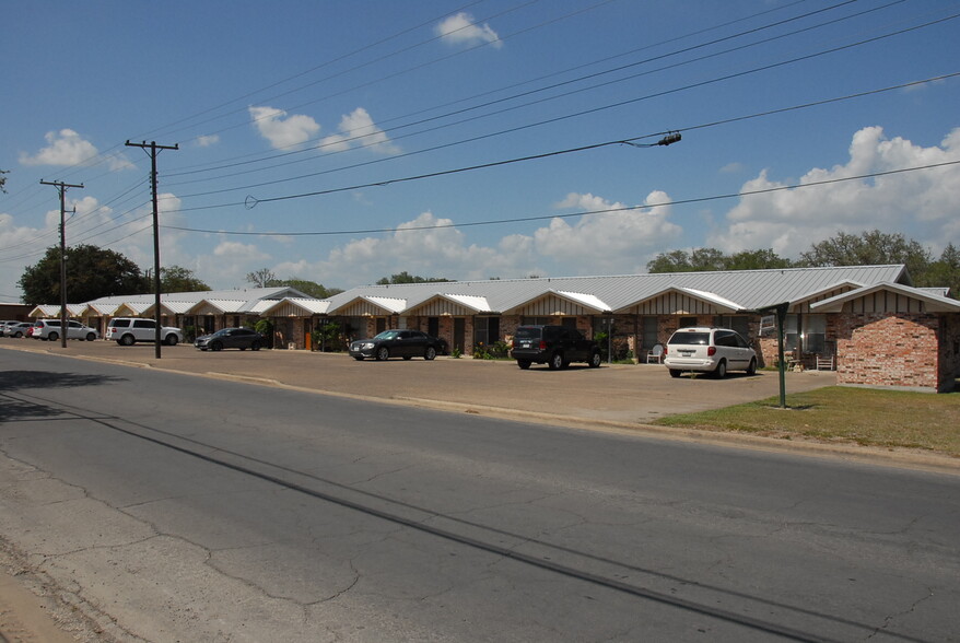 1400 N Saint Marys St, Beeville, TX for sale - Building Photo - Image 1 of 1