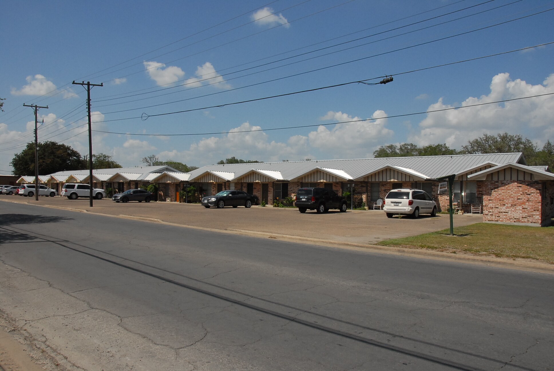 1400 N Saint Marys St, Beeville, TX à vendre Photo du b timent- Image 1 de 1