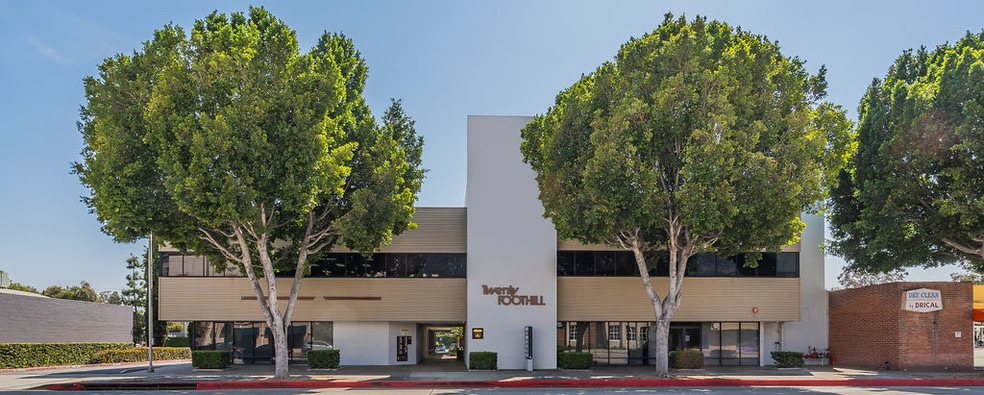 20 E Foothill Blvd, Arcadia, CA for lease - Building Photo - Image 1 of 12