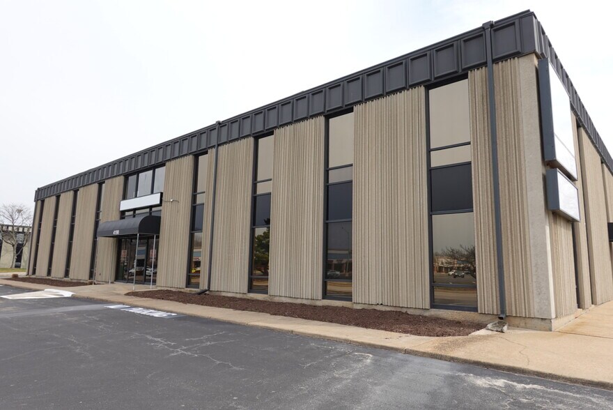 4190 S Plaza Trl, Virginia Beach, VA à louer - Photo du bâtiment - Image 2 de 38