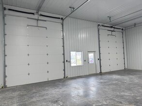 200 Greenfield Dr, Tiffin, IA à louer Photo intérieure- Image 2 de 7