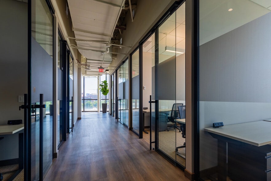 1440 N Edgewood St, Arlington, VA for lease - Interior Photo - Image 3 of 17