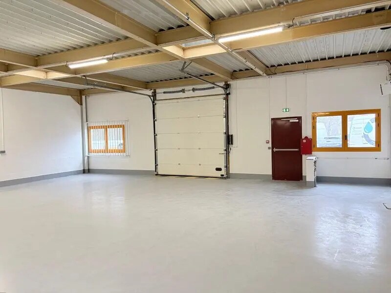 Office in Croissy-Beaubourg for lease Interior Photo- Image 1 of 10