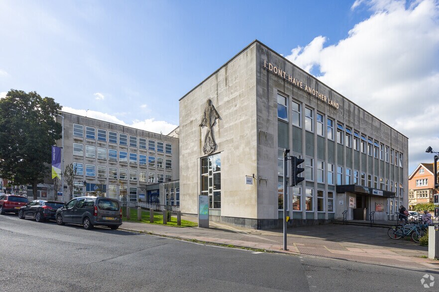 1 Grove Rd, Eastbourne à louer - Photo du bâtiment - Image 2 de 3