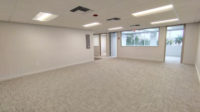 290 NW 165th St, North Miami Beach, FL for lease Interior Photo- Image 1 of 10