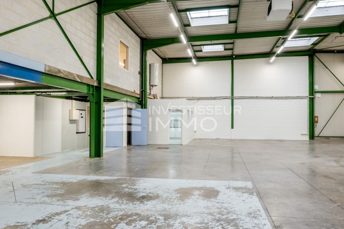 Office in Saint-Thibault-des-Vignes for lease Interior Photo- Image 1 of 6