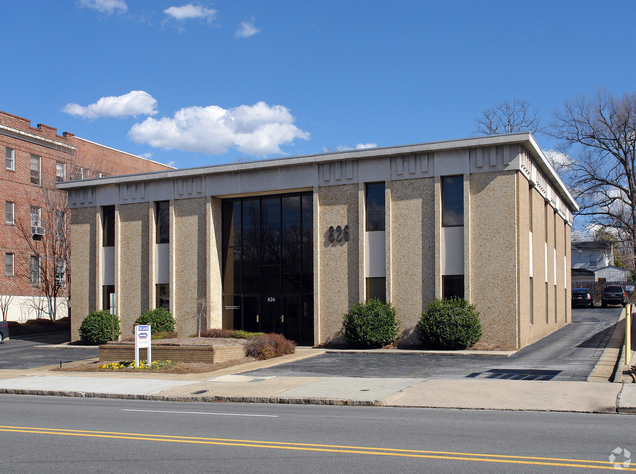 826 N Elm St, Greensboro, NC for sale Primary Photo- Image 1 of 4