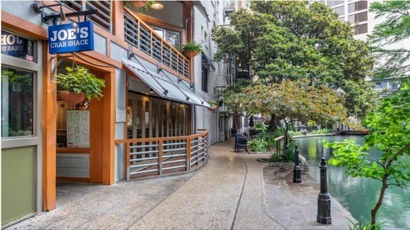 212 College St, San Antonio, TX à louer - Photo du bâtiment - Image 2 de 7