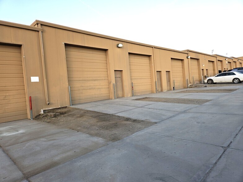 2921 Friendly Pl, Bullhead City, AZ for lease - Building Photo - Image 2 of 28