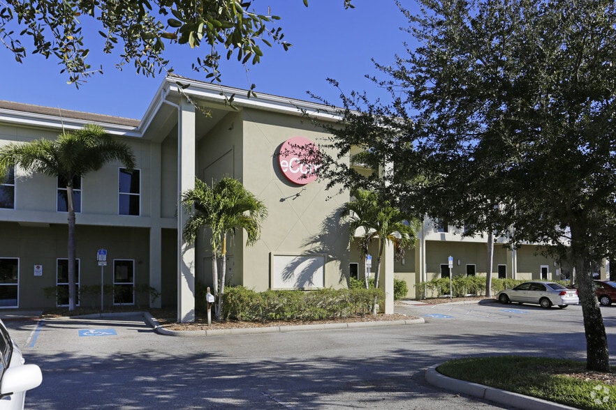 8221-8249 Vicela Dr, Sarasota, FL for sale - Building Photo - Image 2 of 5