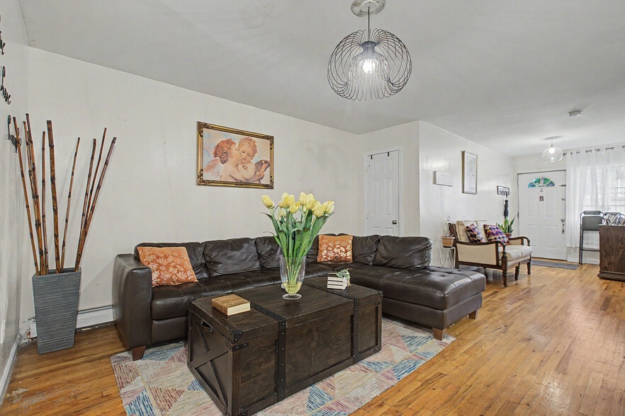 2722 Wallace Ave, Bronx, NY for sale - Building Photo - Image 3 of 10