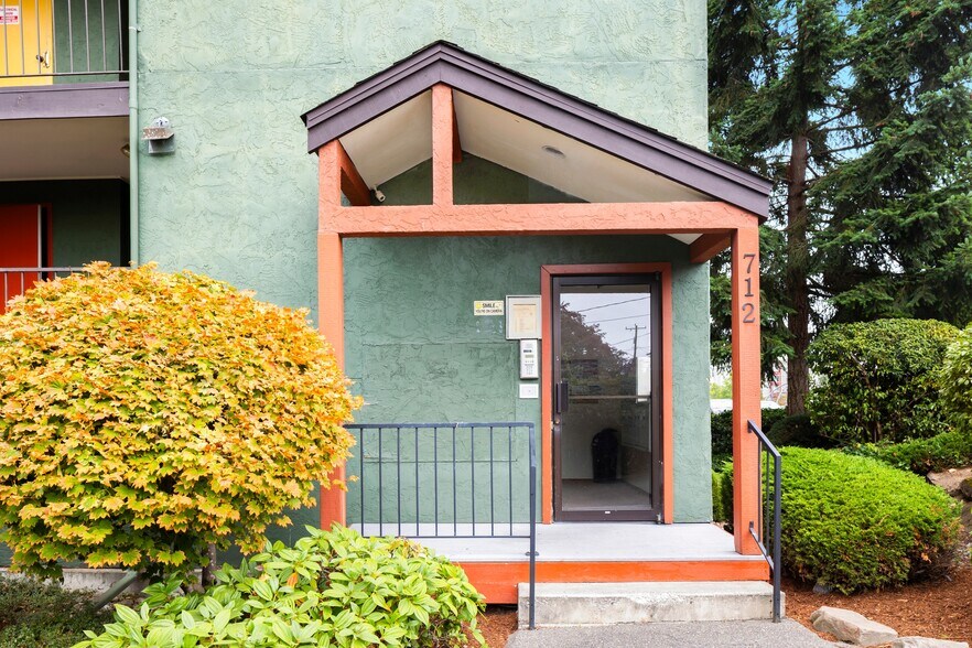 712 N 143rd St, Seattle, WA for sale - Building Photo - Image 3 of 18